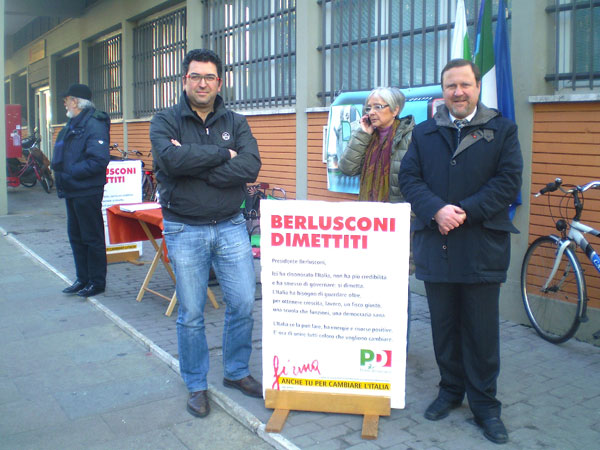 “Berlusconi dimettiti”