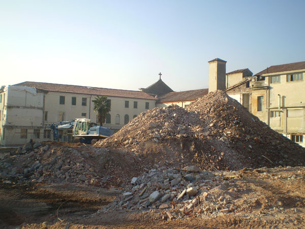 Demolizione del Vecchio Ospedale