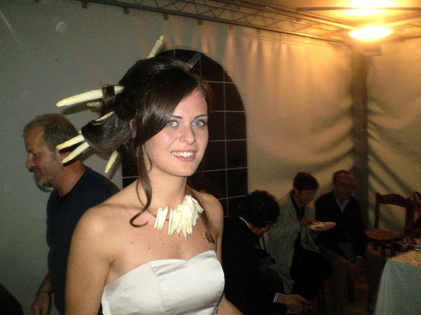 Con gli “sparasi” tra i capelli