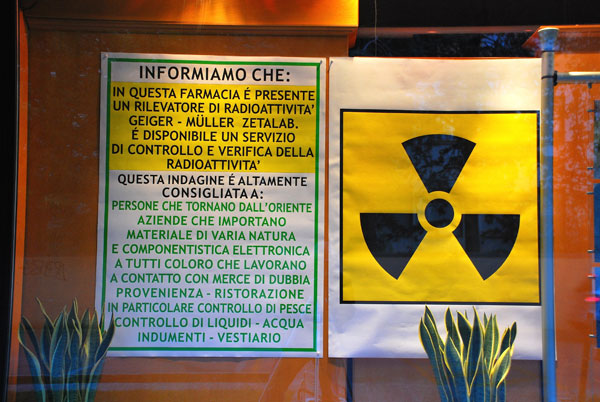 “Per favore, una scatola di aspirine e un controllo della radioattività”