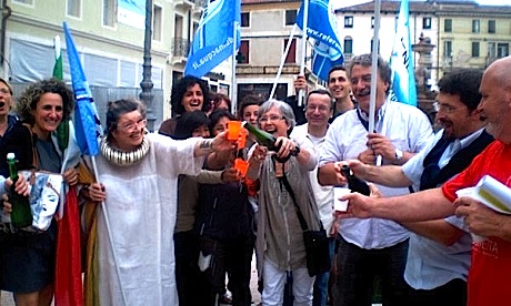 Un brindi“Sì” per il referendum