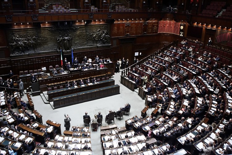 “Aboliamo le Province e il “Porcellum” della politica”