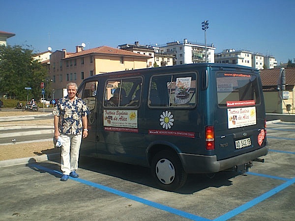 Gianni Tognazzo e la prima macchina parcheggiata