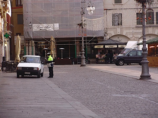 Cimatti: “Non è la ZTL che svuota i negozi del centro”