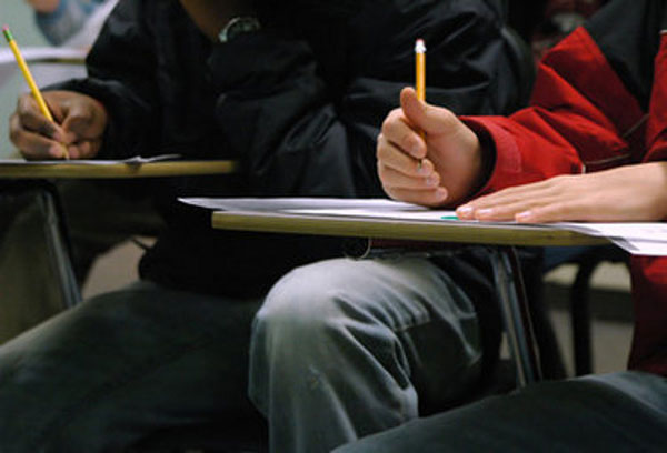 “No alle bombe sul diritto allo studio”