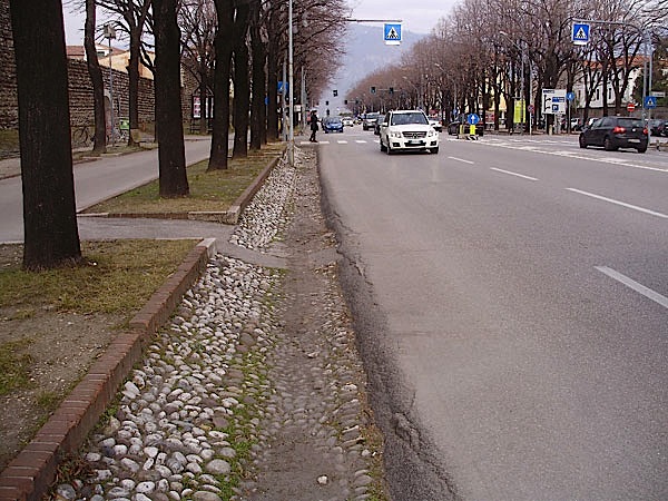 Stop a “parcheggio selvaggio” in viale delle Fosse
