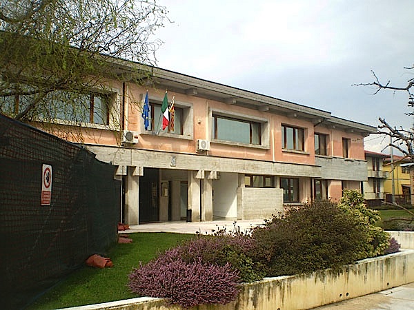 Tezze sul Brenta: la polemica corre sul web