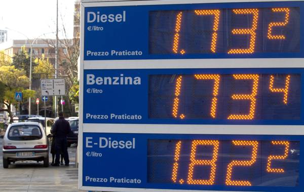 “Insostenibile e ingiustificabile lo spread sulla benzina”