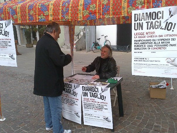 Dalla piazza un urlo alla politica: “Nun te regghe più”