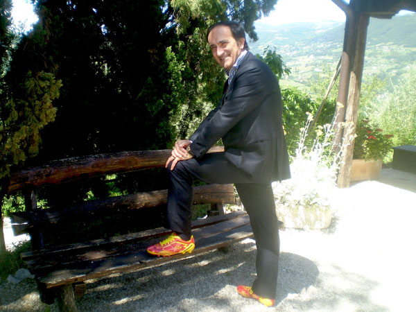 Il presidente Lotto Sport Italia Andrea Tomat con le scarpe "camouflage"