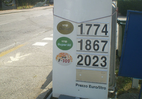 Ferragosto a 2 euro al litro
