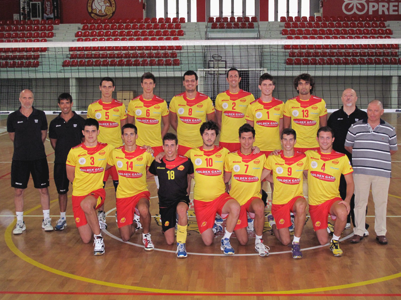  (nella foto: il Golden Game Bassano 2012-2013. Da sinistra in piedi: Francesco Sgarbossa (2° all.), Diego Poletto (1° all.), Giovanni Bertelle, Filippo Roman, Eros Guarise, Simone Meneguzzo, Federico Comacchio, Niccolò Pontarollo, Francesco Zizol