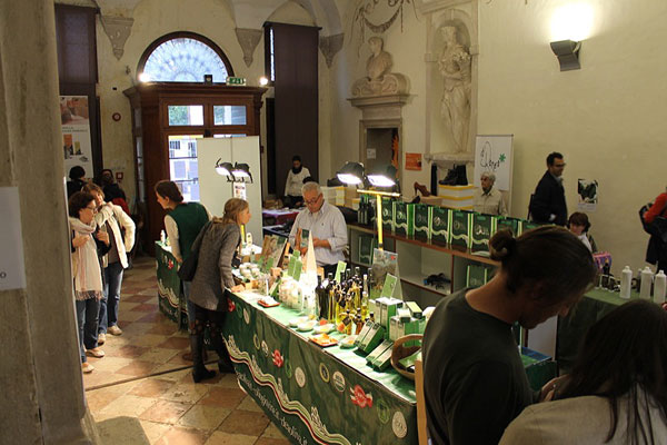 E i vegani danno carne al Comune