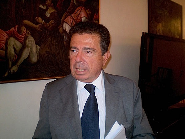 Il sindaco striglia i commercianti