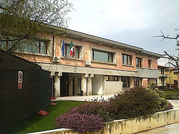 Tezze sul Brenta, panettone bollente