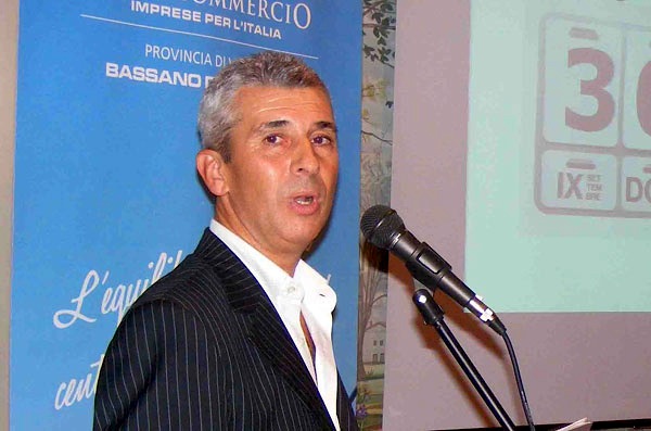 Il commercio spegne la luce