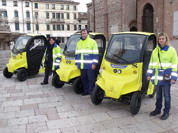 E il postino in centro storico...arriva in quadriciclo