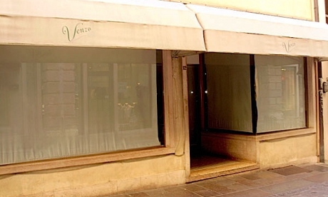 Riapre l'ex “Venzo”: sarà una profumeria