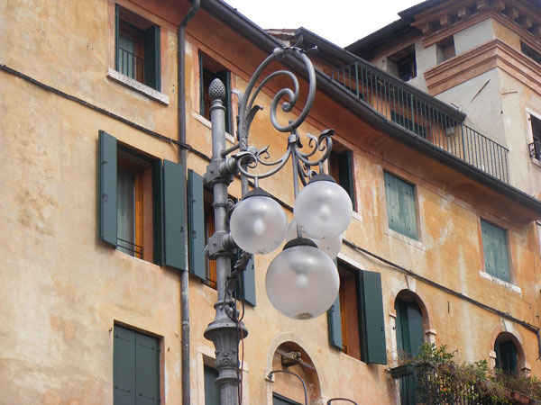 E luce fu