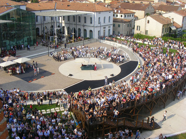 Cittadella inaugura le Mura con il nastro da Guinness dei Primati