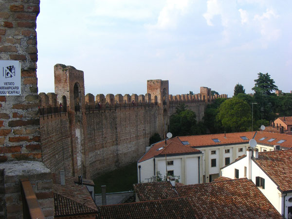 Cittadella inaugura le Mura con il nastro da Guinness dei Primati
