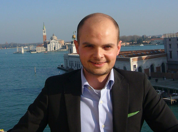 E.R., Finco in prima linea