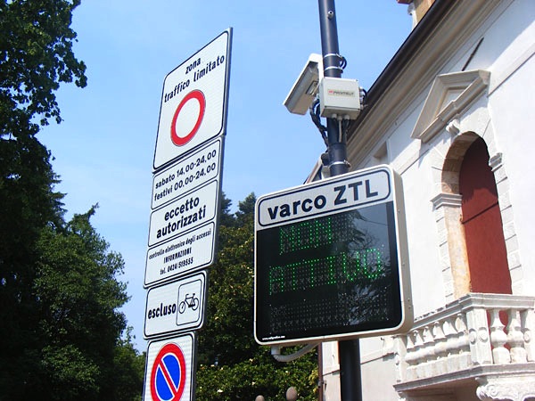 Lasciate ogni speranza, voi che entrate