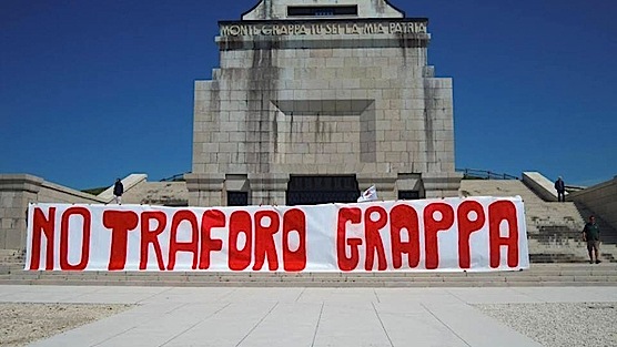 La protesta in fondo al tunnel