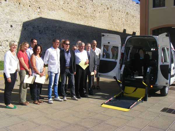 Solidarietà a quattro ruote