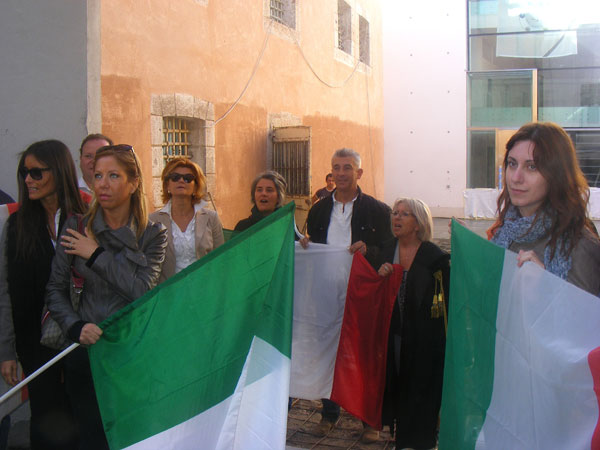 “Quella delle istituzioni è un'assenza che urla”