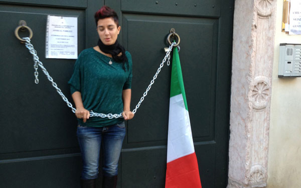 “Quella delle istituzioni è un'assenza che urla”