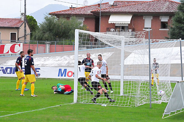 Bassano stanga 1-0 il Forlì e si riaffaccia in vetta (Foto Roberto Bosca)