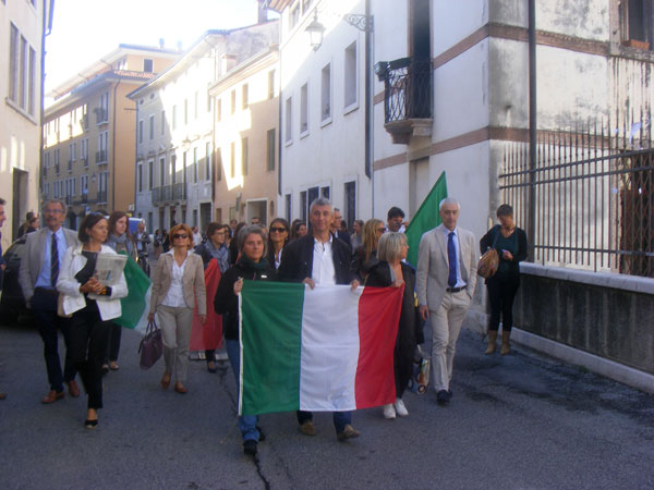 “Quella delle istituzioni è un'assenza che urla”