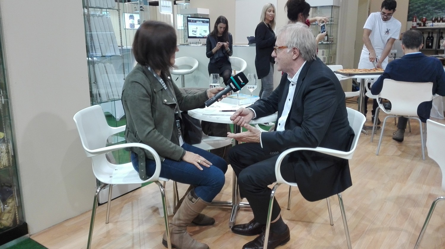 Anuga 2017. Stand Lauria & Friends, collettiva wertvolle MundArten: intervista Radio Colonia WDR. Foto Alessandro Tich