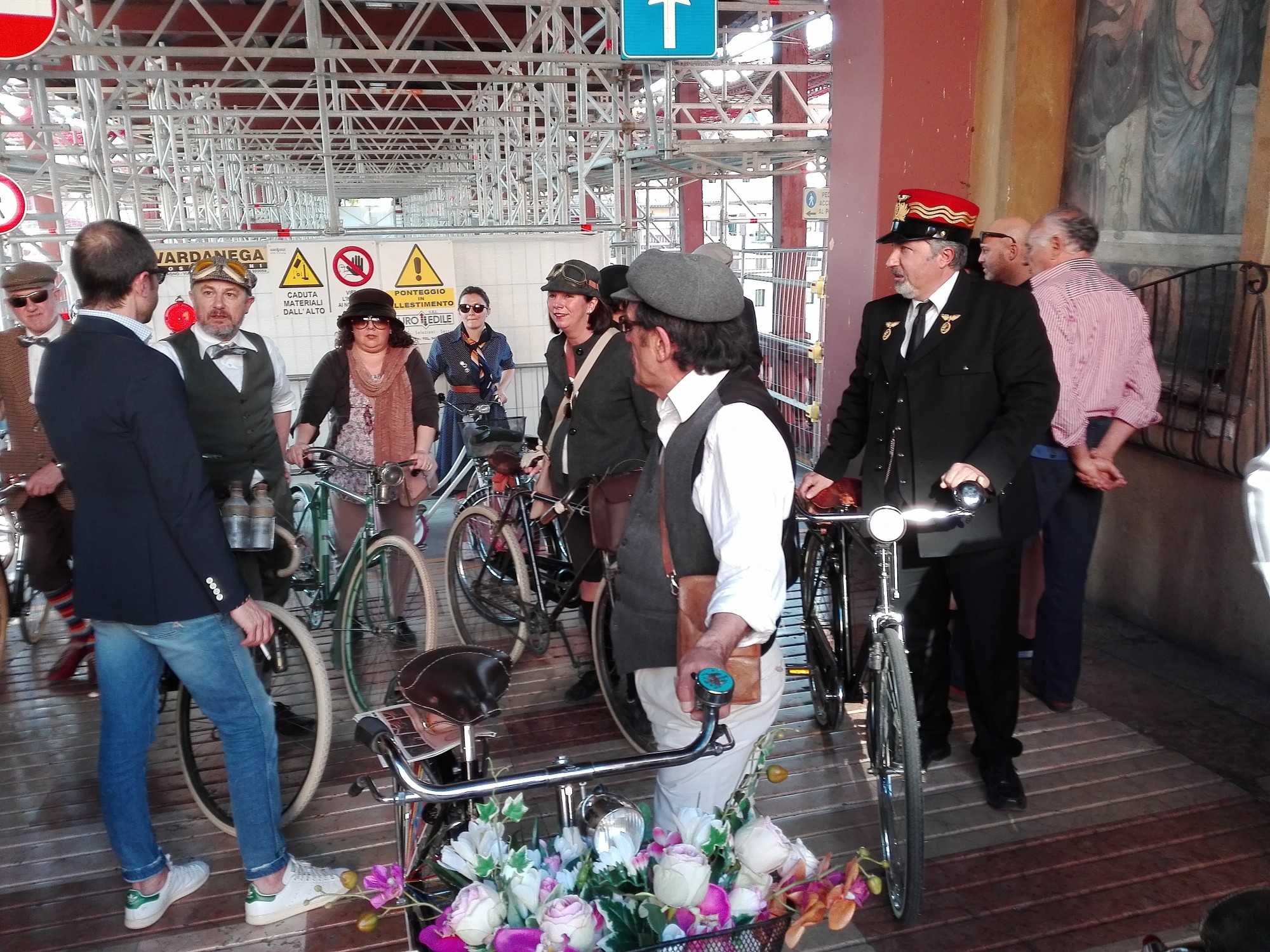 Ciclisti vintage di Tweet Ride Italia