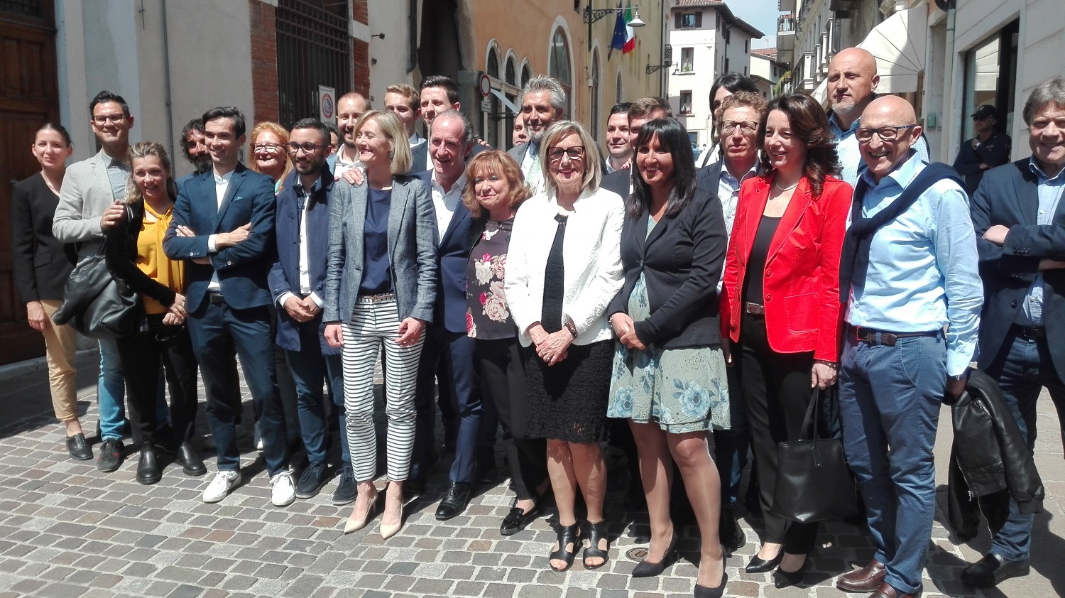 Foto di gruppo dei candidati con Pavan e Zaia (foto Alessandro Tich)