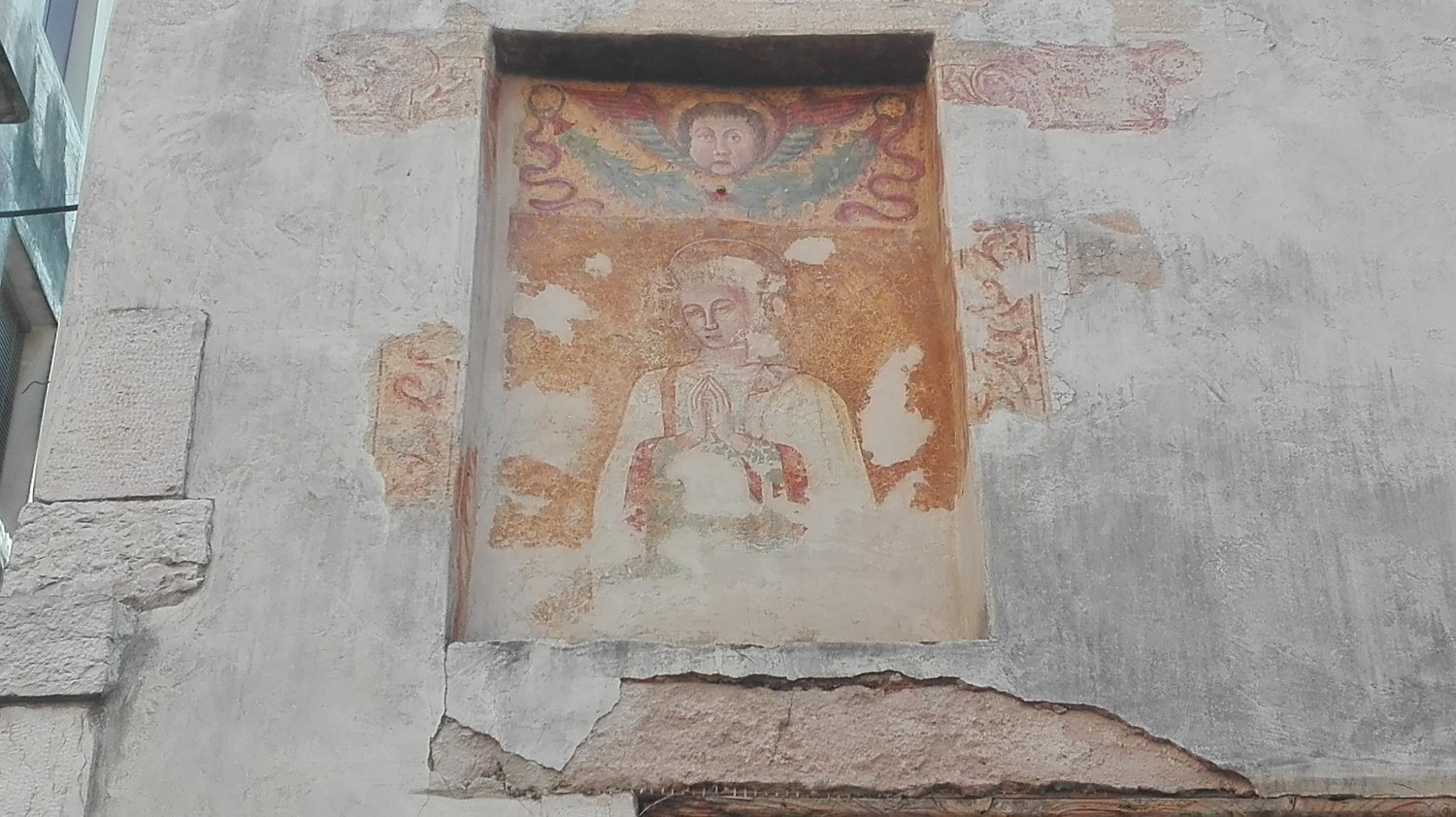 Via Matteotti, angolo vicolo Zudei (foto Alessandro Tich)