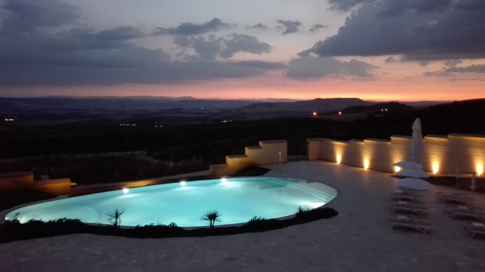 Masseria Fortificata San Francesco. Sullo sfondo la valle del Bradano (foto Alessandro Tich)