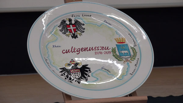 Il piatto europeo in ceramica dell'edizione 2018/2019 di cultgenuss (foto Jacopo Tich)
