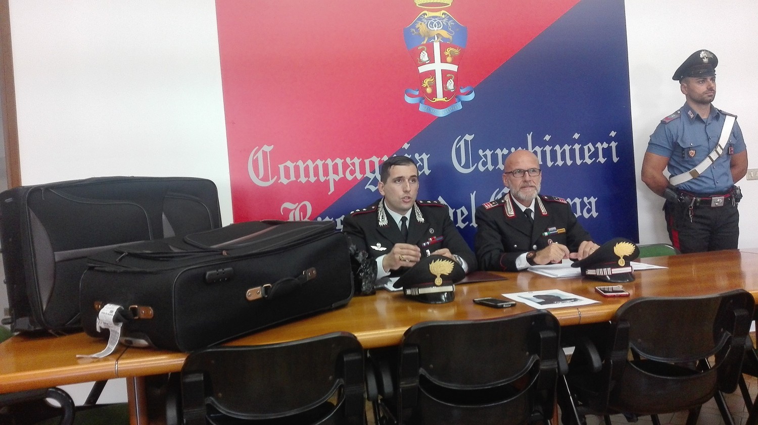 La conferenza stampa della Compagnia Carabinieri di Bassano del Grappa (foto Alessandro Tich)