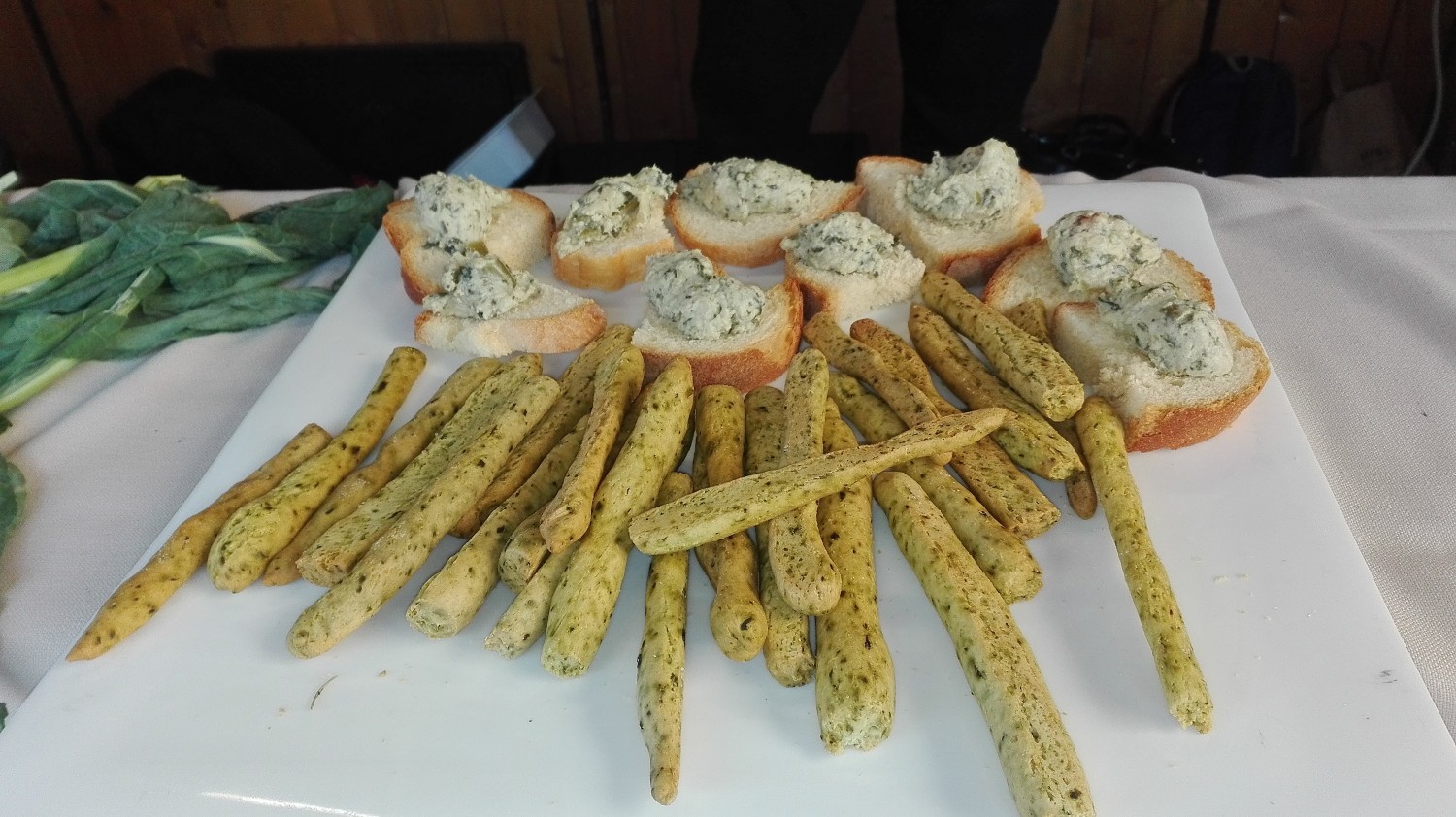 Grissini al Broccolo di Bassano e crostini con Broccolo di Bassano e Asiago Dop (foto Alessandro Tich)