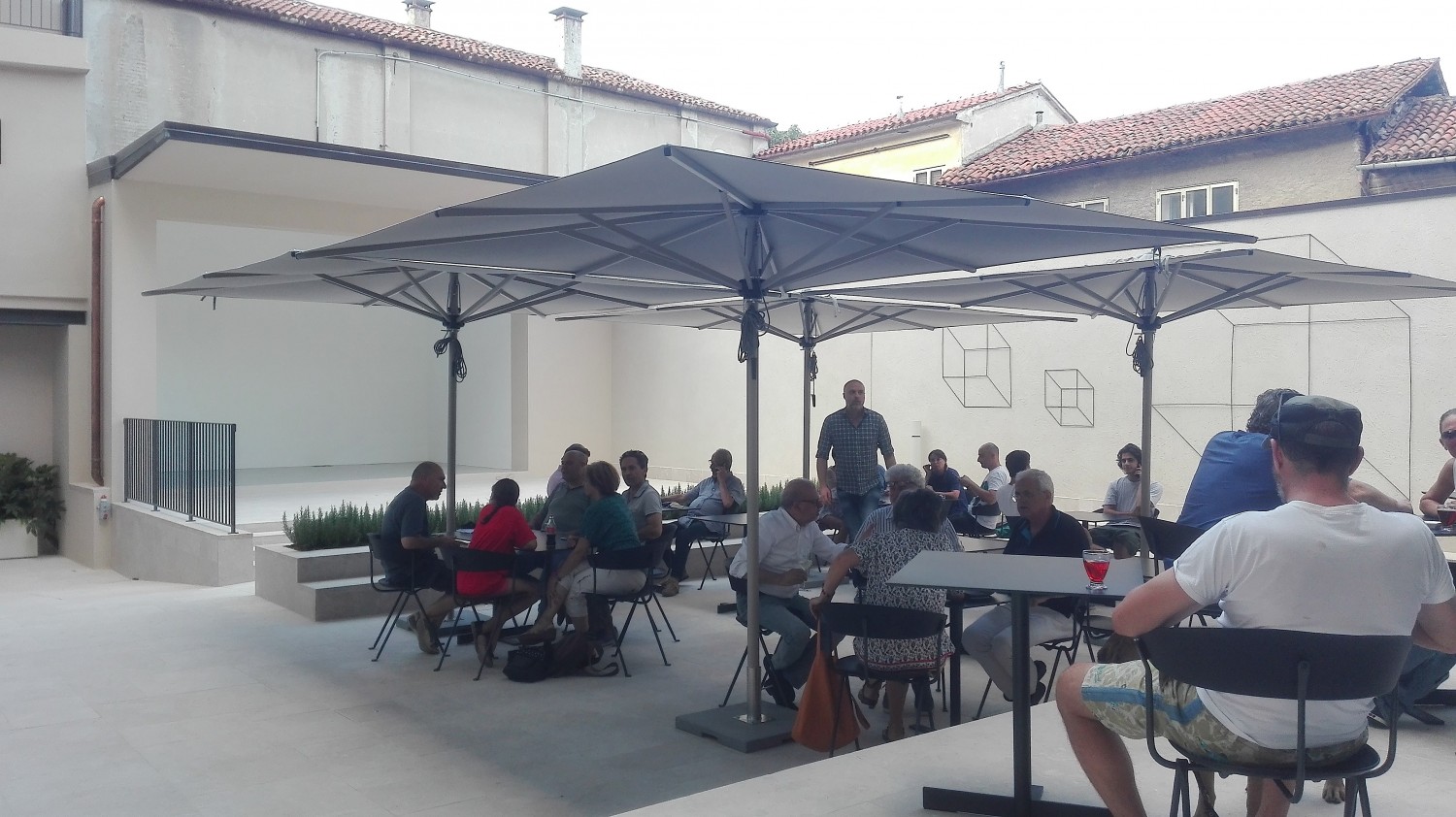 Cortile (foto Alessandro Tich)