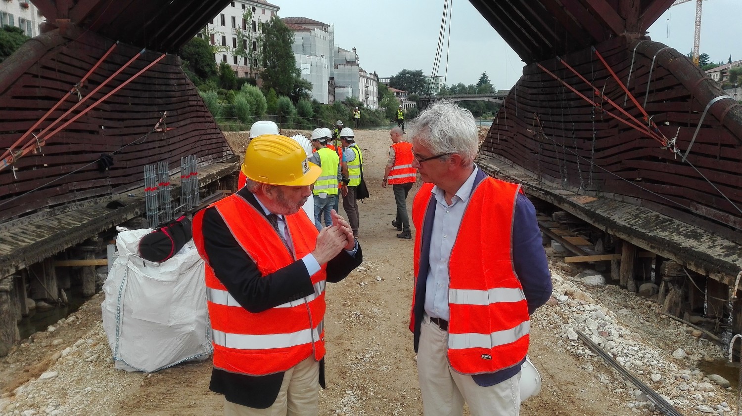 Il prof. Giovanni Carbonara e il soprintendente Fabrizio Magani (foto Alessandro Tich)