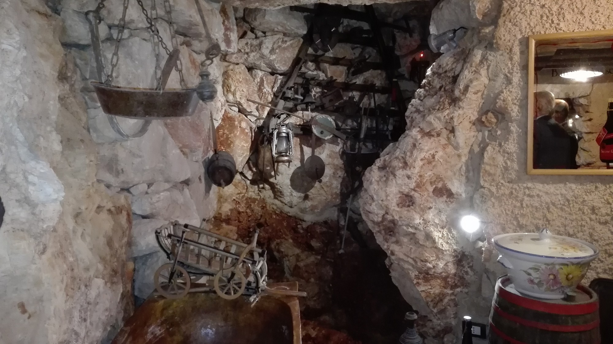 Grotta in cantina (foto Alessandro Tich)