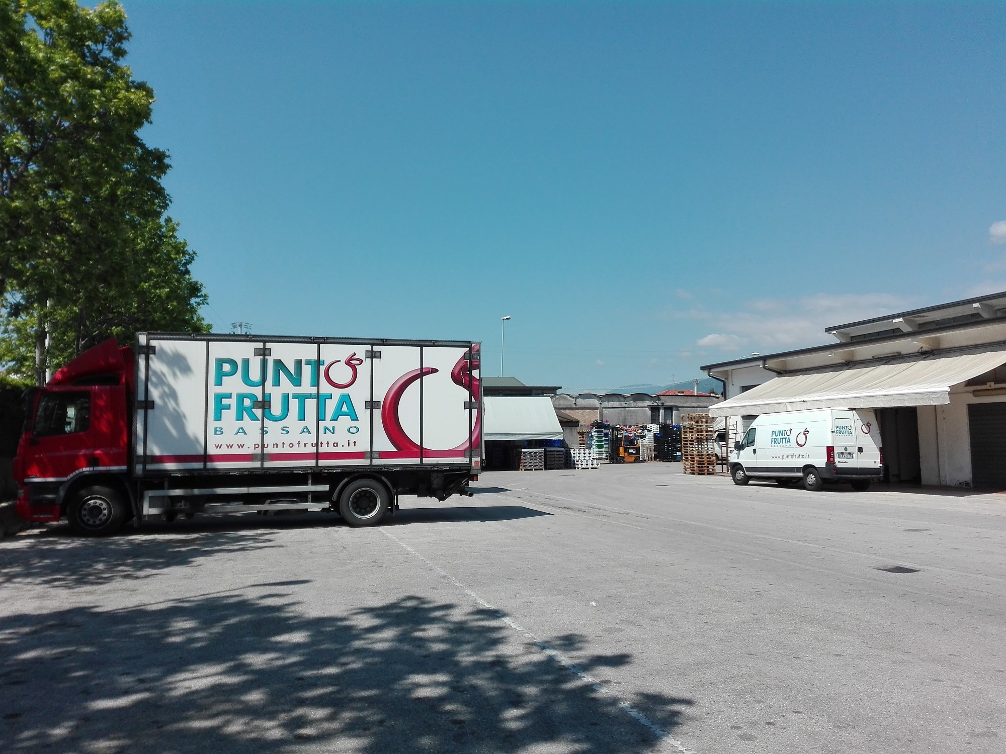 Area parcheggio camion (foto Alessandro Tich)