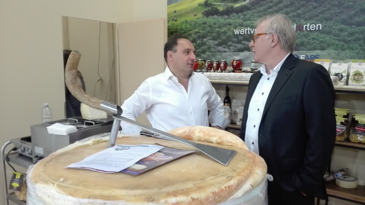Anuga 2017. Stand Lauria & Friends, collettiva wertvolle MundArten: Danilo Purin del Crucolo con Fausto Castellini. Foto Alessandro Tich