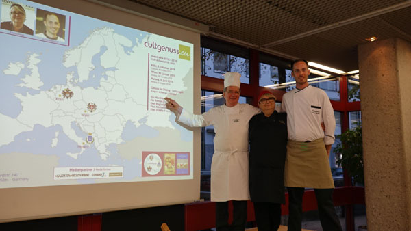 I tre chef accanto alla Mappa del Gusto del progetto (foto Jacopo Tich)