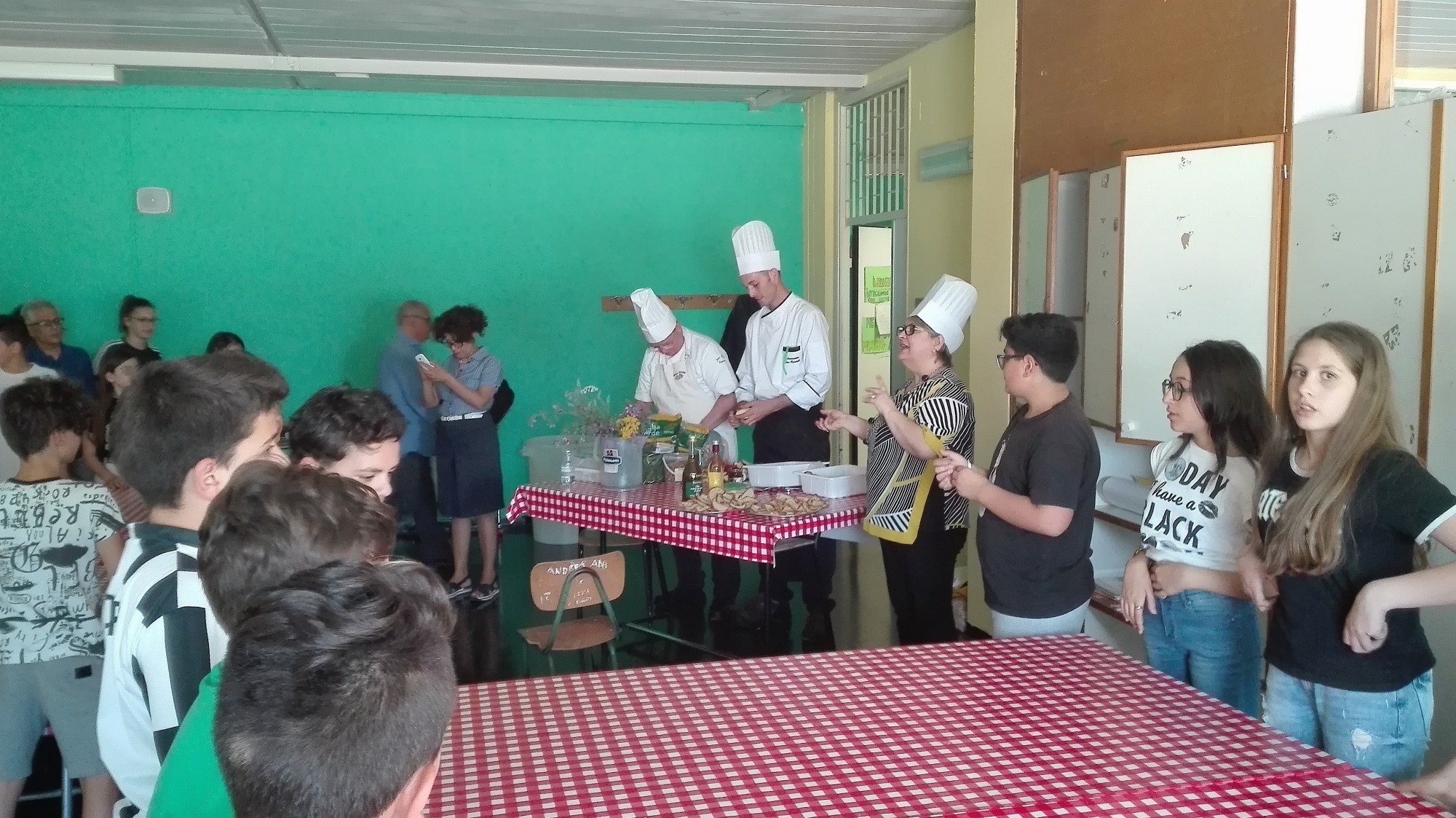 Rinfresco dei tre chef per il laboratorio didattico (foto Alessandro Tich)