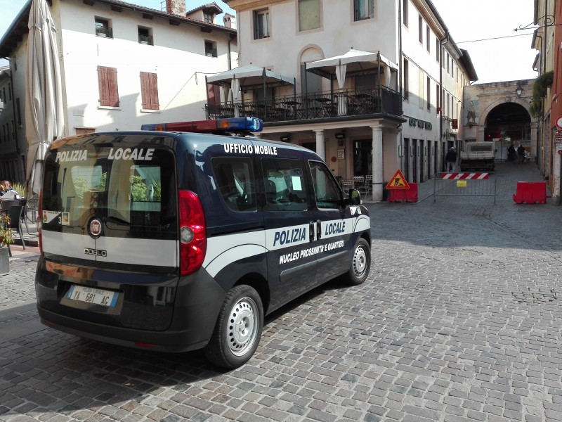 Lo struzzo e la giraffa