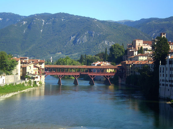 Turismo, flessione e riflessione